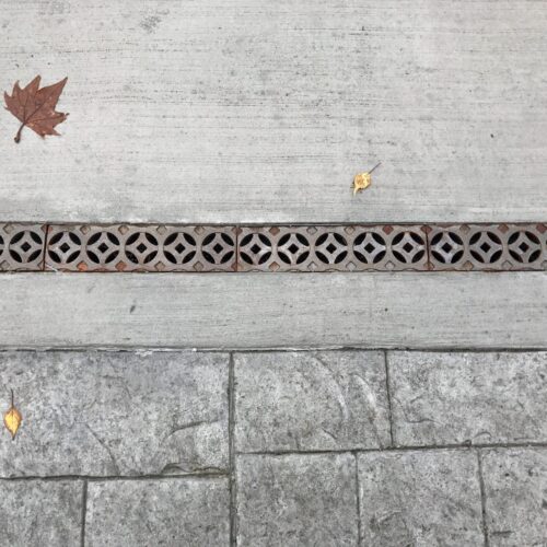 CONCRETE DRIVEWAY BROOM FINISH WITH STAMPED AND COLORED BORDER